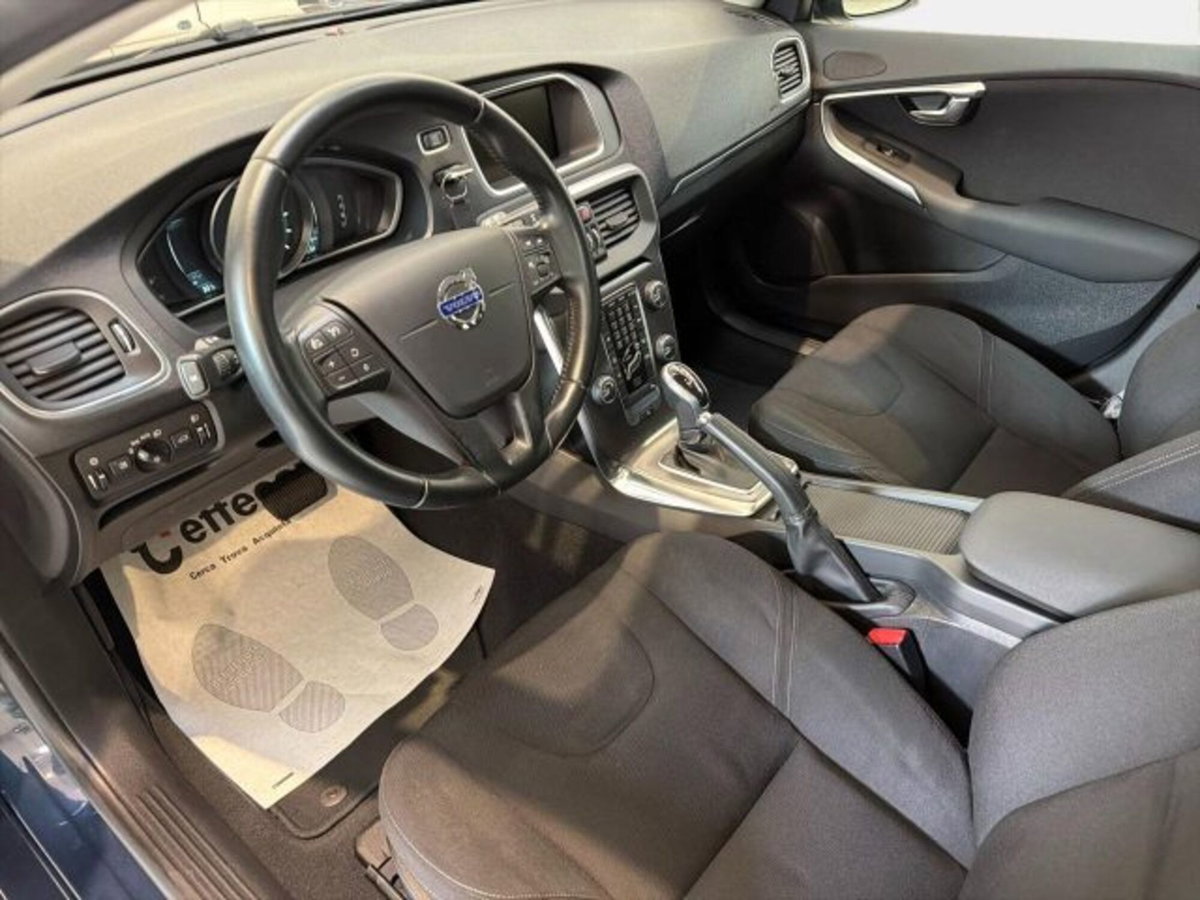 Volvo V40 D2 1.6 Powershift Summum (7)