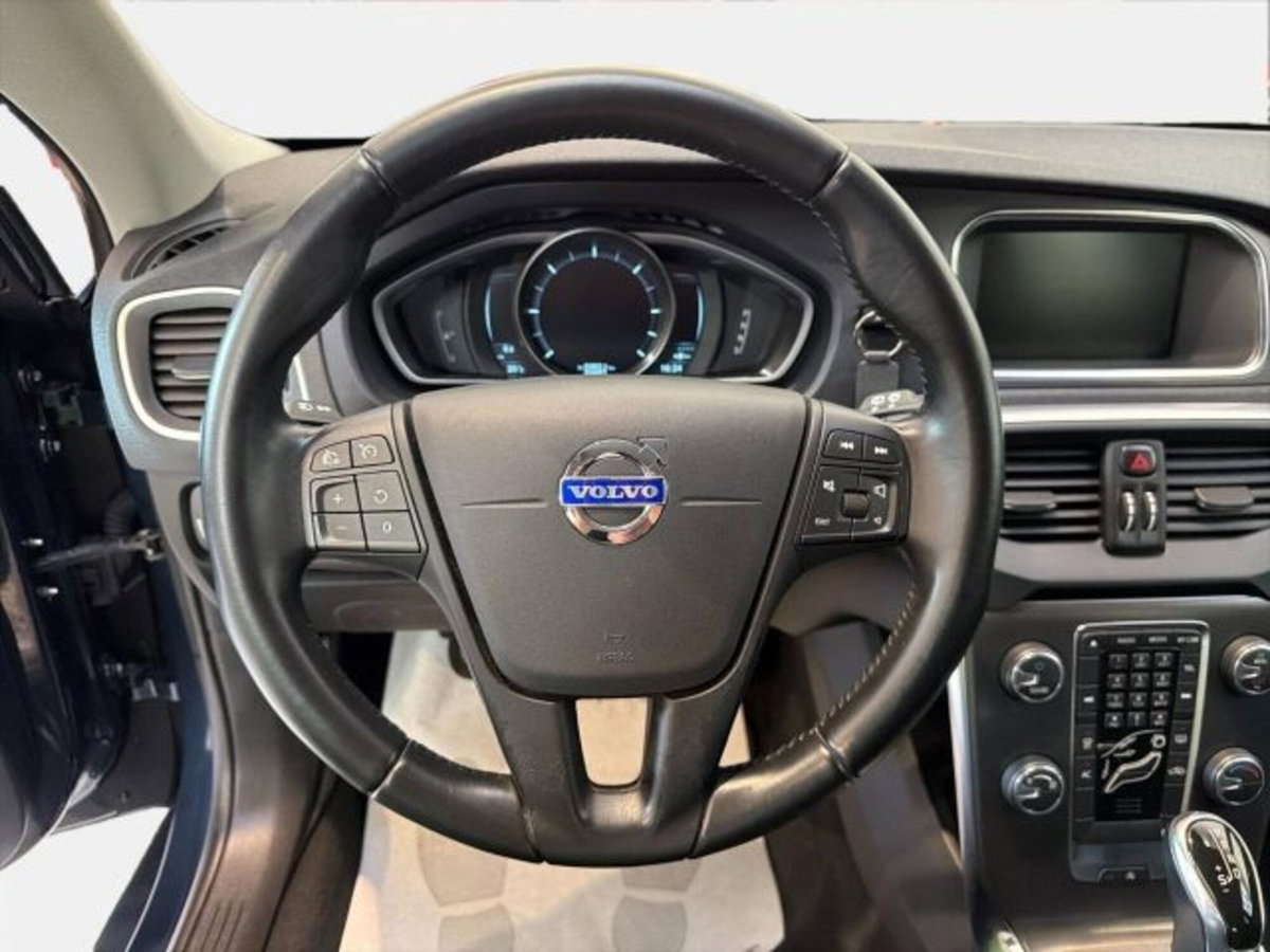 Volvo V40 D2 1.6 Powershift Summum (8)