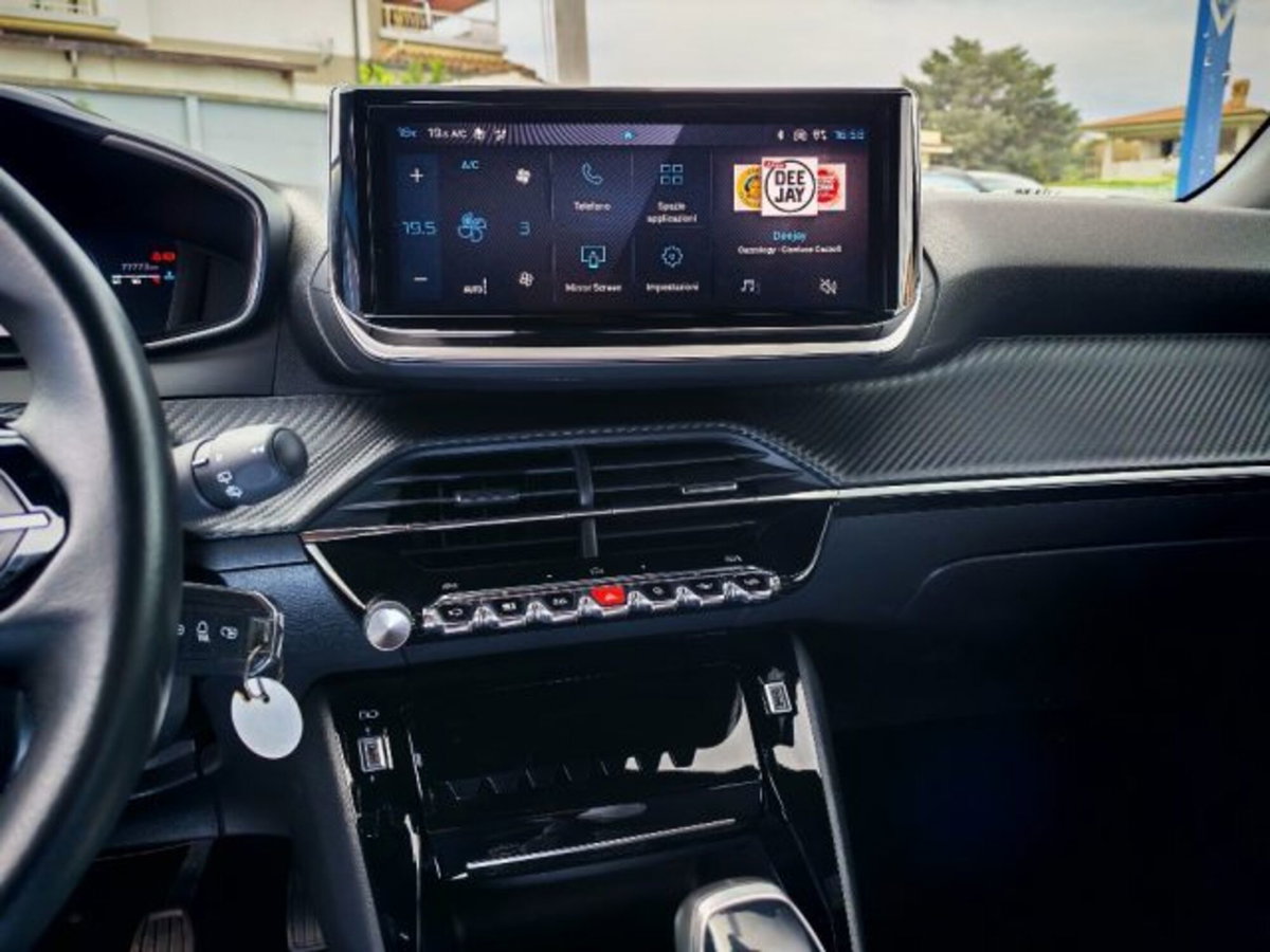 Peugeot 2008 PureTech 100 S&S Allure (12)