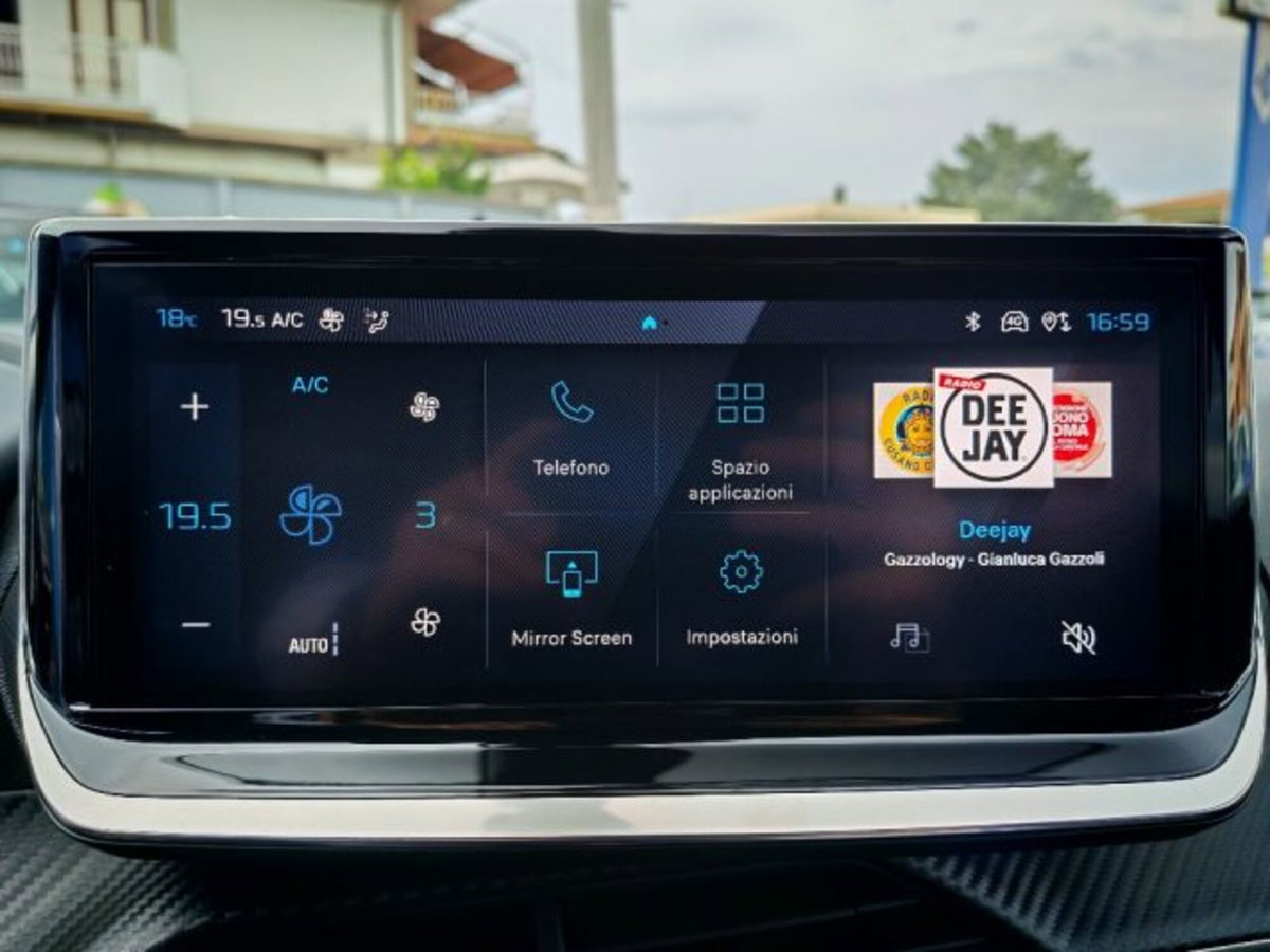 Peugeot 2008 PureTech 100 S&S Allure (16)