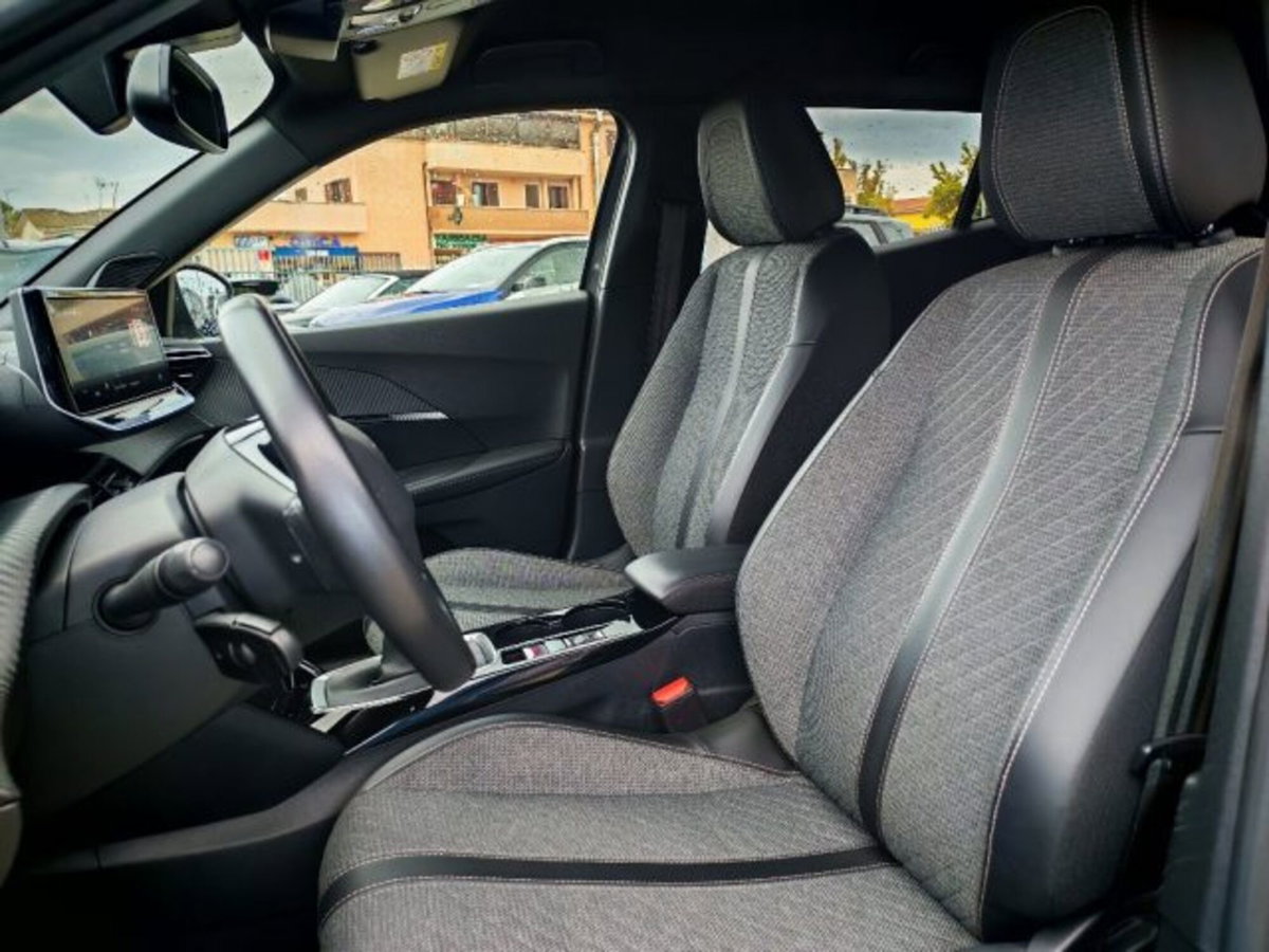 Peugeot 2008 PureTech 100 S&S Allure (8)