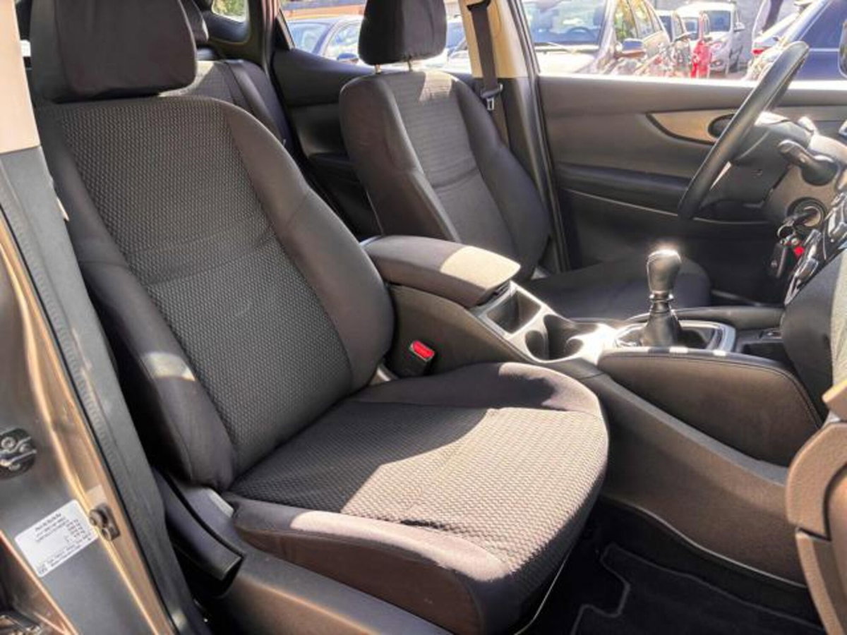 Nissan Qashqai 1.5 dCi N-Vision (13)