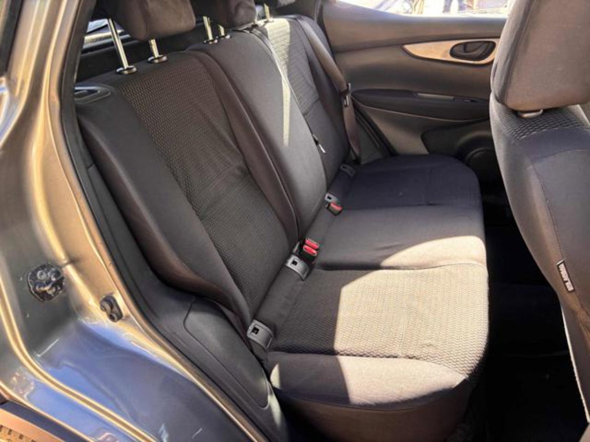 Nissan Qashqai 1.5 dCi N-Vision (14)