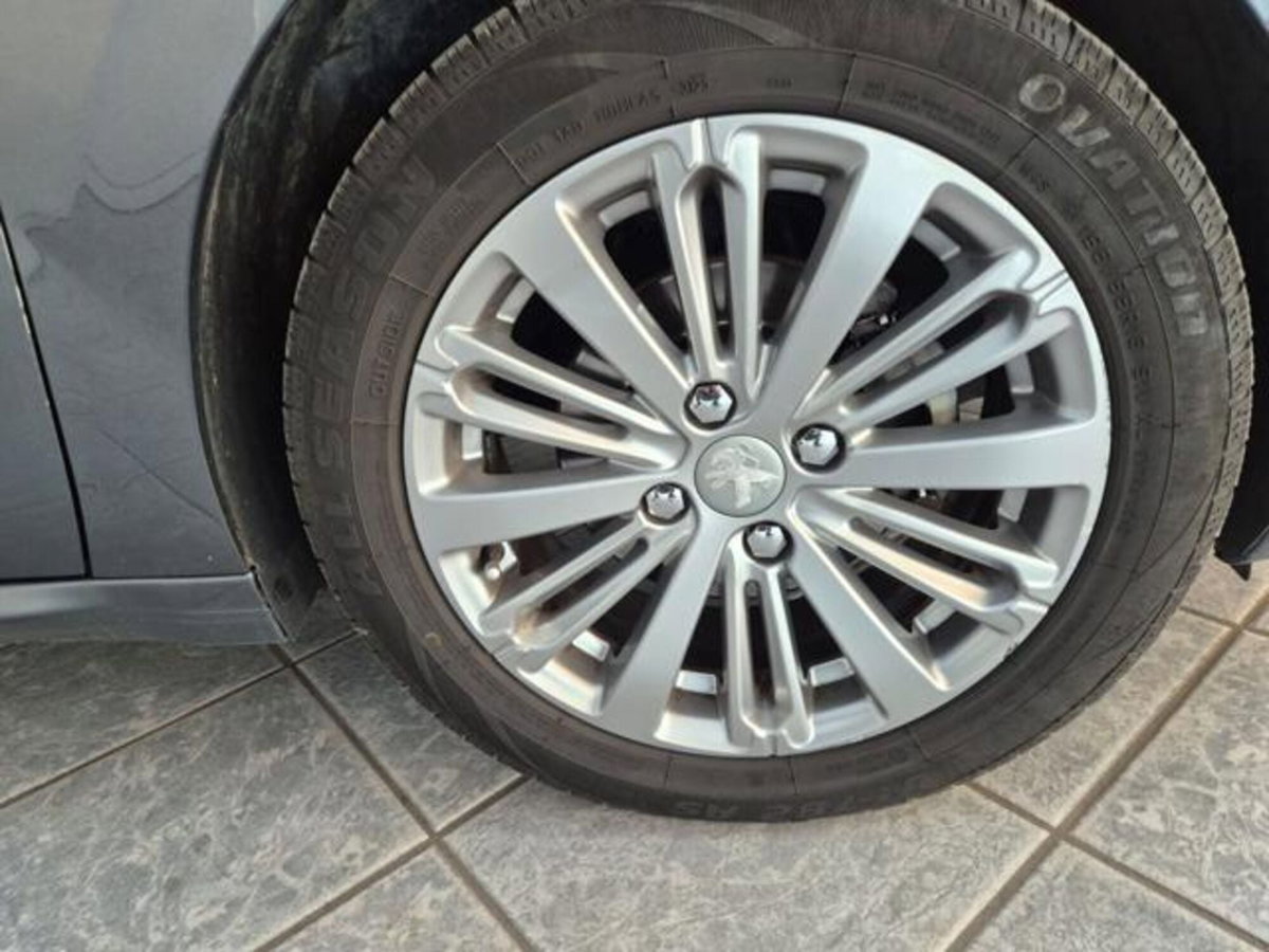 Peugeot 208 82 5p. GPL Access (18)