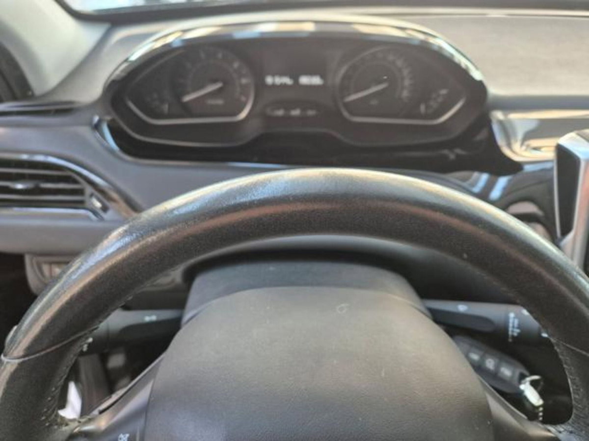 Peugeot 208 82 5p. GPL Access (8)