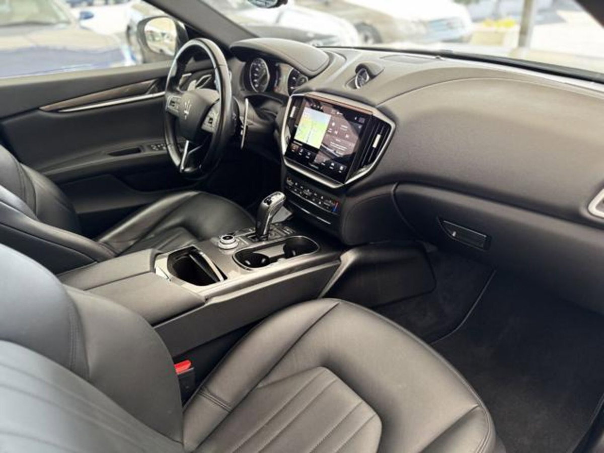 Maserati Ghibli Ghibli MHEV 330 CV GT (10)