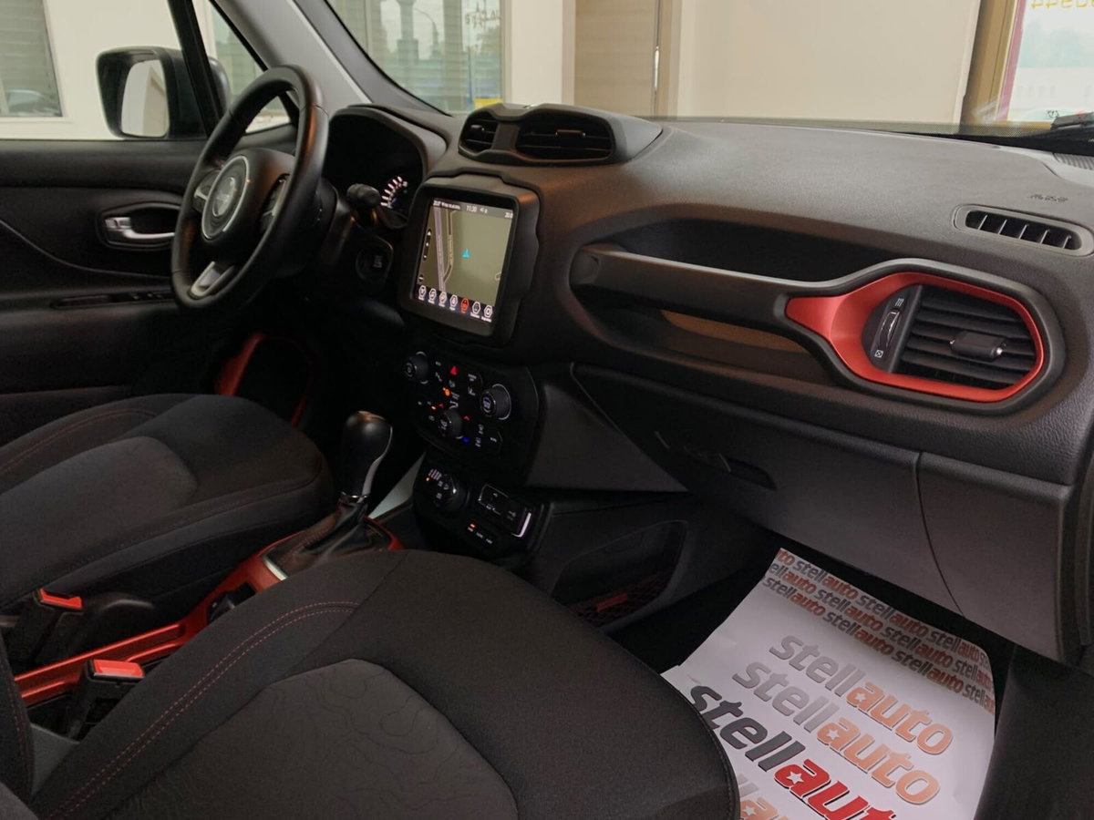 Jeep Renegade 1.3 T4 240CV PHEV 4xe AT6 Trailhawk (15)