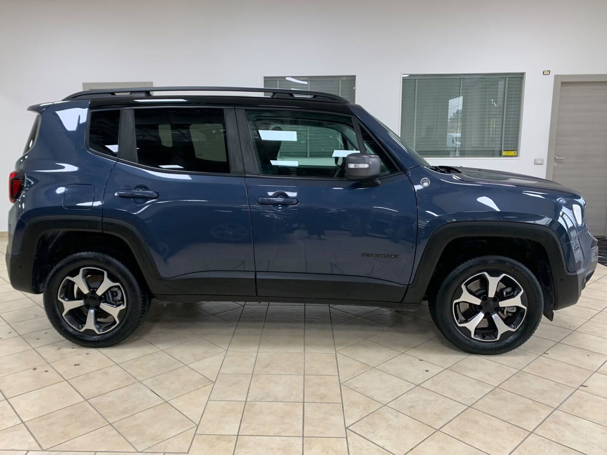 Jeep Renegade 1.3 T4 240CV PHEV 4xe AT6 Trailhawk (4)