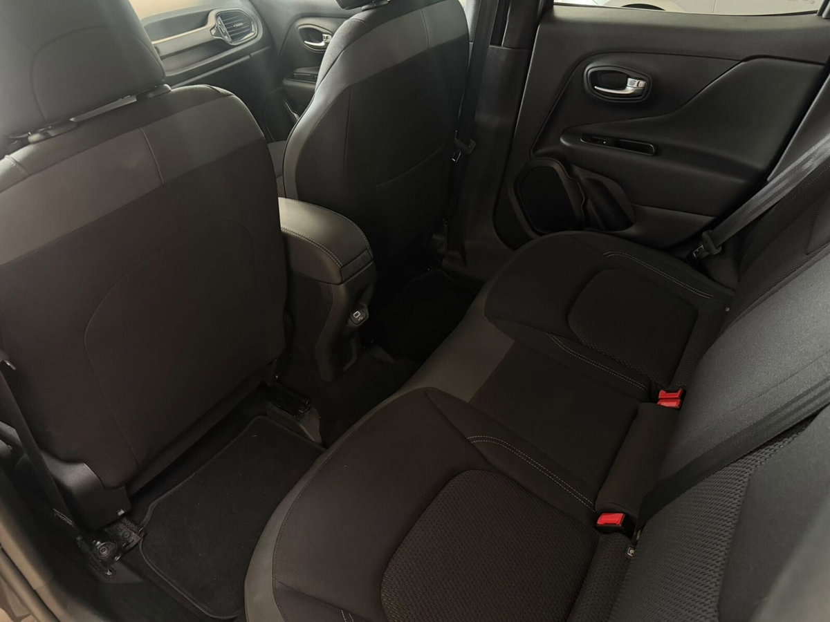 Jeep Renegade 1.3 T4 190CV PHEV 4xe AT6 Limited (11)