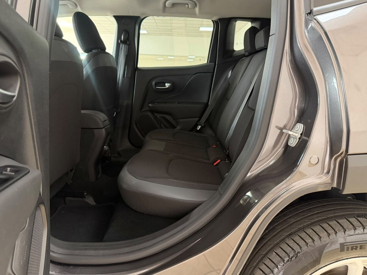 Jeep Renegade 1.3 T4 190CV PHEV 4xe AT6 Limited (12)