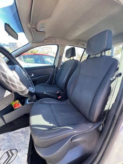 Renault Clio 1.2 16V 5 porte Luxe (10)