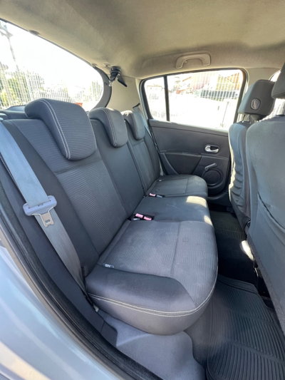 Renault Clio 1.2 16V 5 porte Luxe (13)