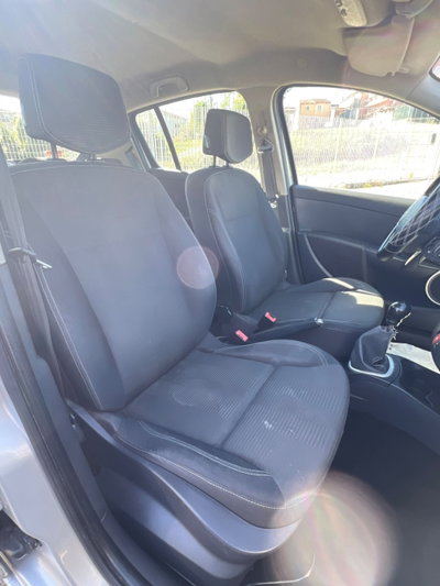 Renault Clio 1.2 16V 5 porte Luxe (15)