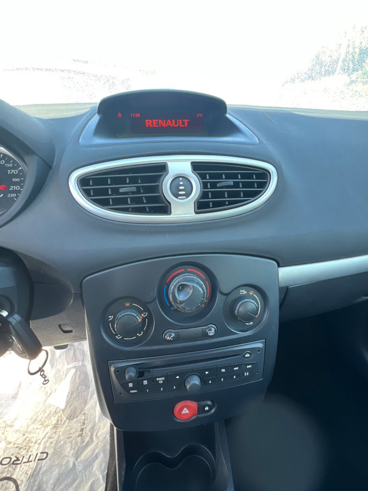 Renault Clio 1.2 16V 5 porte Luxe (17)