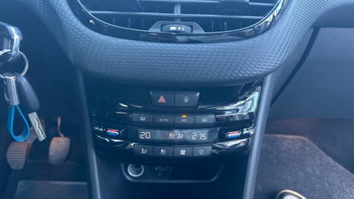 Peugeot 2008 e-HDi 92 CV Stop&Start Allure (13)