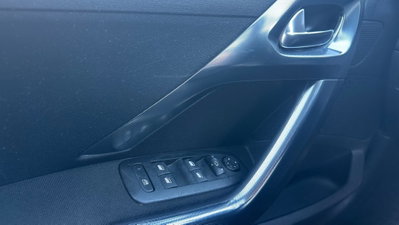 Peugeot 2008 e-HDi 92 CV Stop&Start Allure (14)