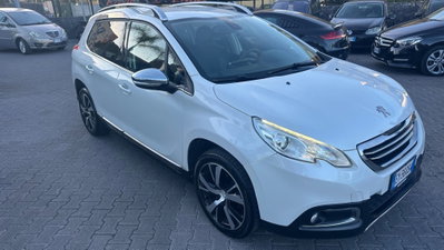 Peugeot 2008 e-HDi 92 CV Stop&Start Allure (2)