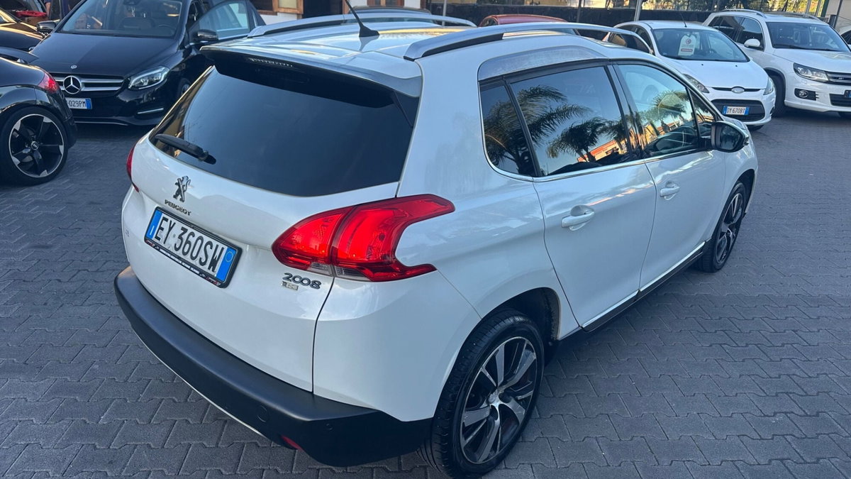 Peugeot 2008 e-HDi 92 CV Stop&Start Allure (4)
