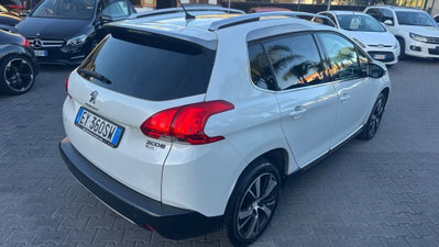 Peugeot 2008 e-HDi 92 CV Stop&Start Allure (4)