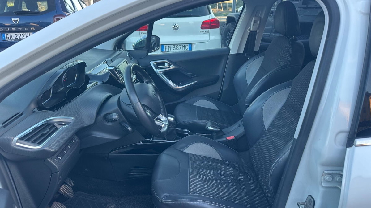 Peugeot 2008 e-HDi 92 CV Stop&Start Allure (7)