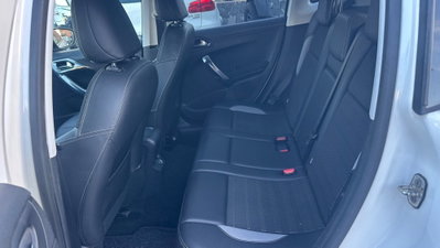 Peugeot 2008 e-HDi 92 CV Stop&Start Allure (8)
