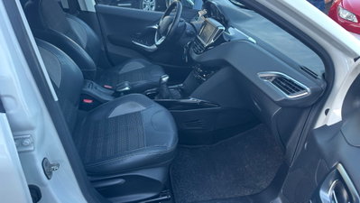 Peugeot 2008 e-HDi 92 CV Stop&Start Allure (9)