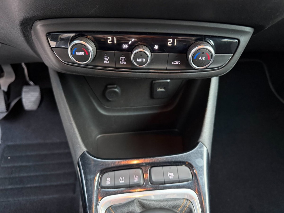 Opel Crossland X 1.2 12V Innovation (12)