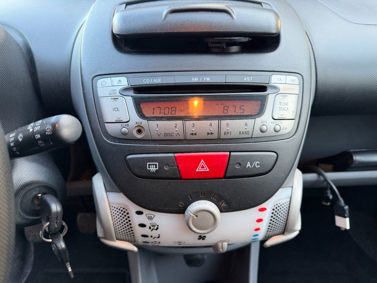 Toyota Aygo 1.0 12V VVT-i 5 porte Sol Connect (12)