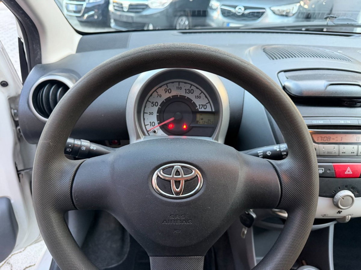 Toyota Aygo 1.0 12V VVT-i 5 porte Sol Connect (13)