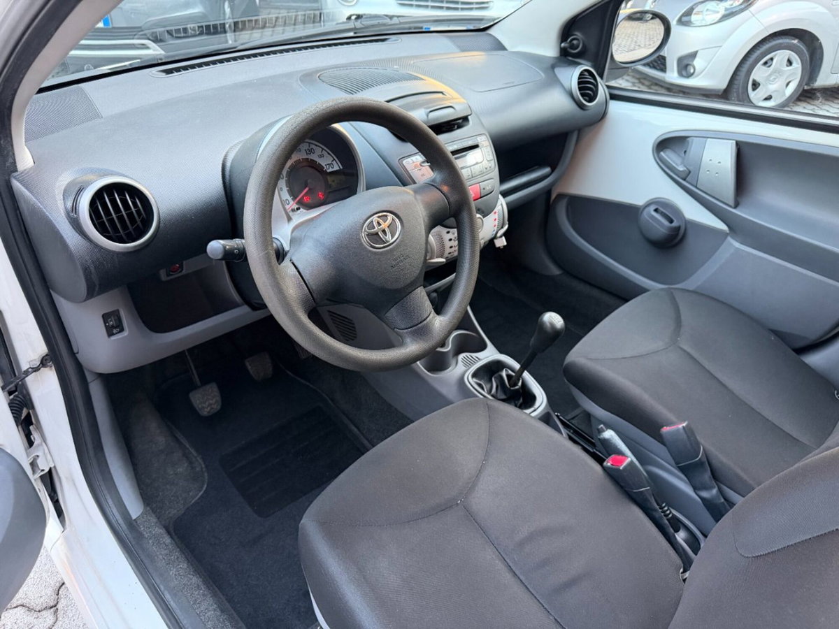 Toyota Aygo 1.0 12V VVT-i 5 porte Sol Connect (2)