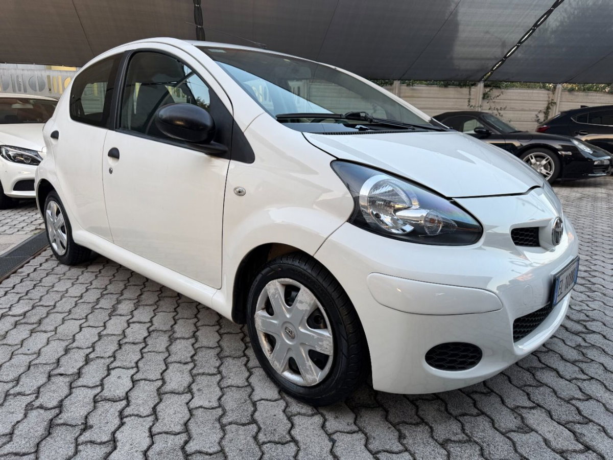 Toyota Aygo 1.0 12V VVT-i 5 porte Sol Connect (4)