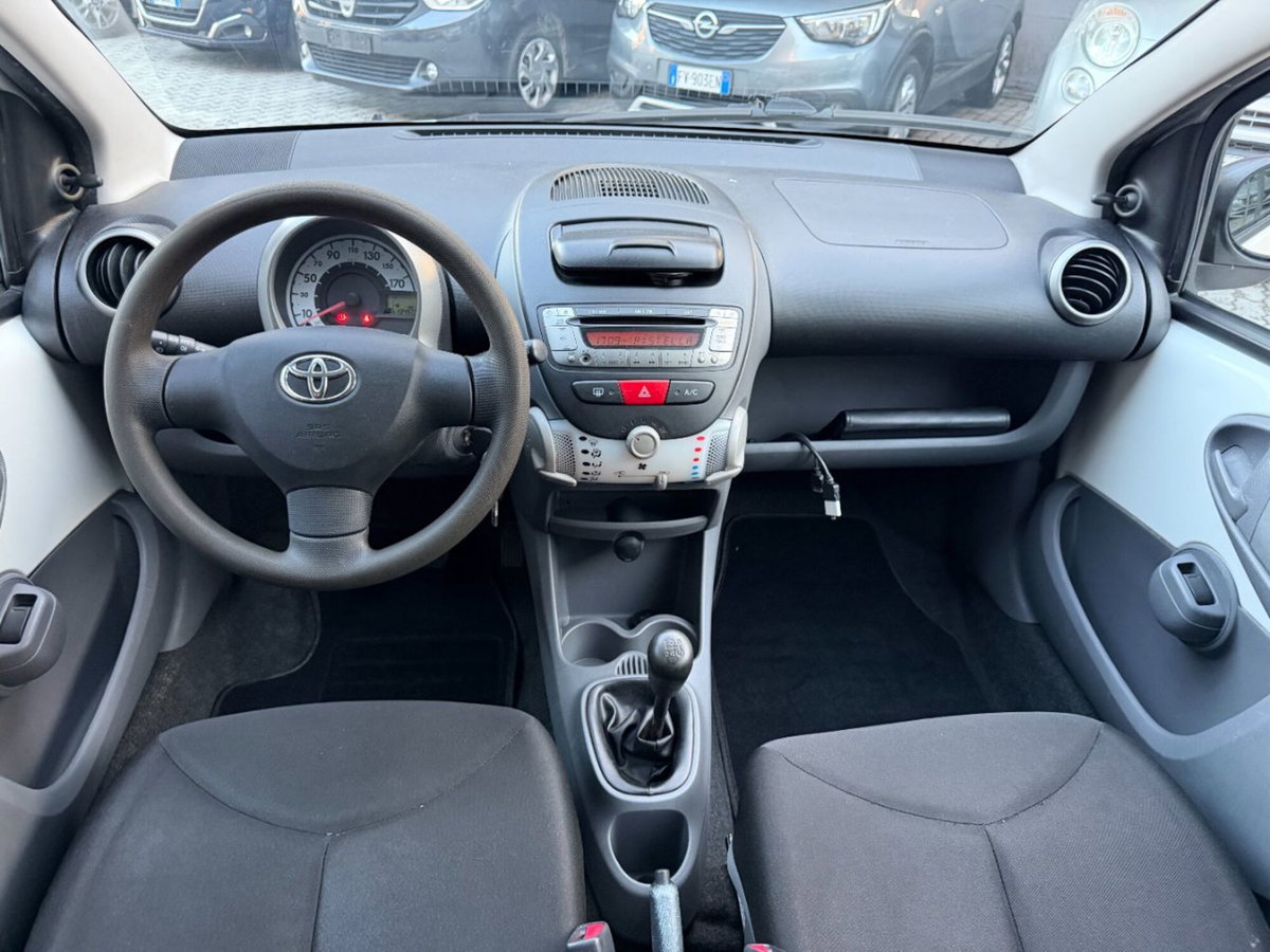 Toyota Aygo 1.0 12V VVT-i 5 porte Sol Connect (5)