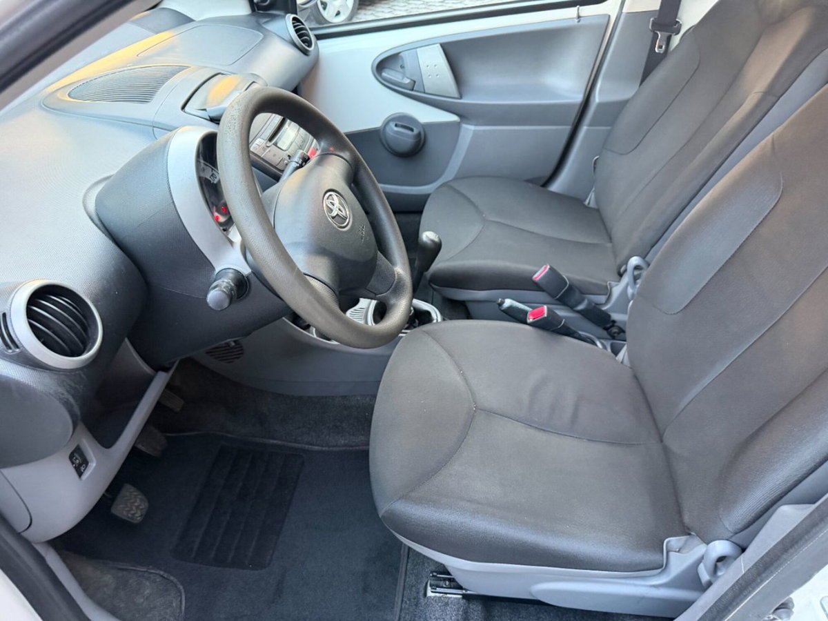 Toyota Aygo 1.0 12V VVT-i 5 porte Sol Connect (9)