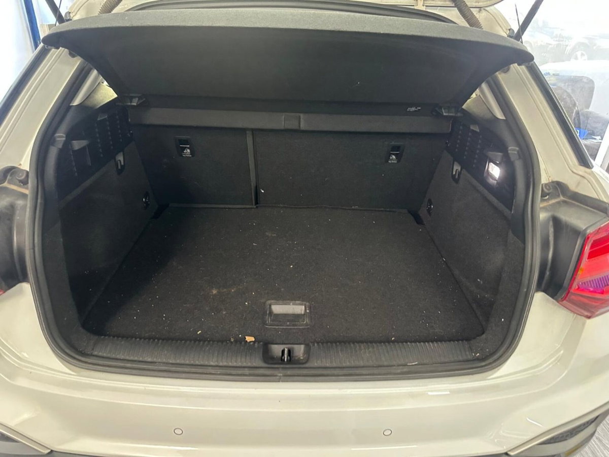 Audi Q2 Q2 30 TDI Admired (20)