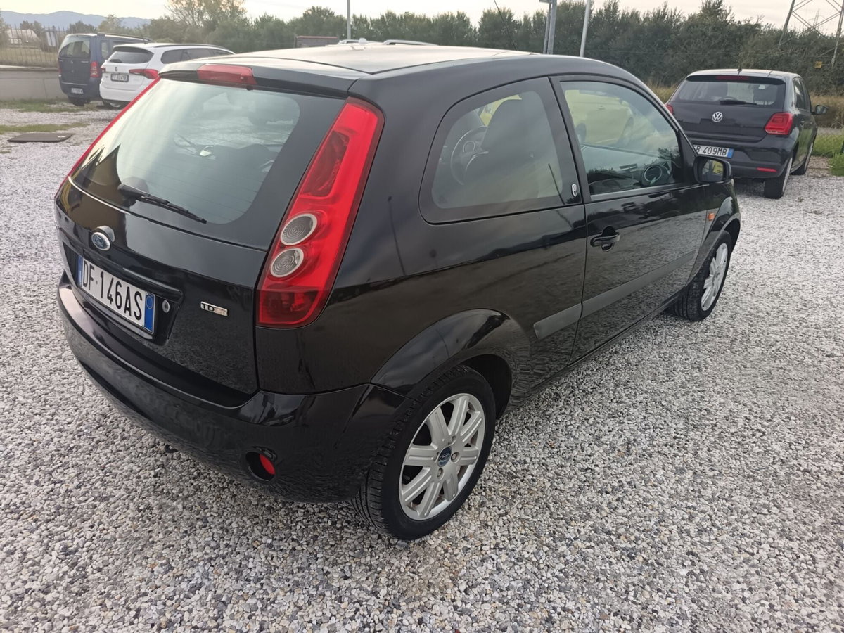 Ford Fiesta 1.4 TDCi 3p. Titanium (6)