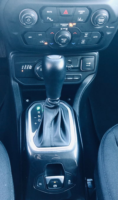 Jeep Renegade 1.3 T4 190CV PHEV 4xe AT6 Limited (10)