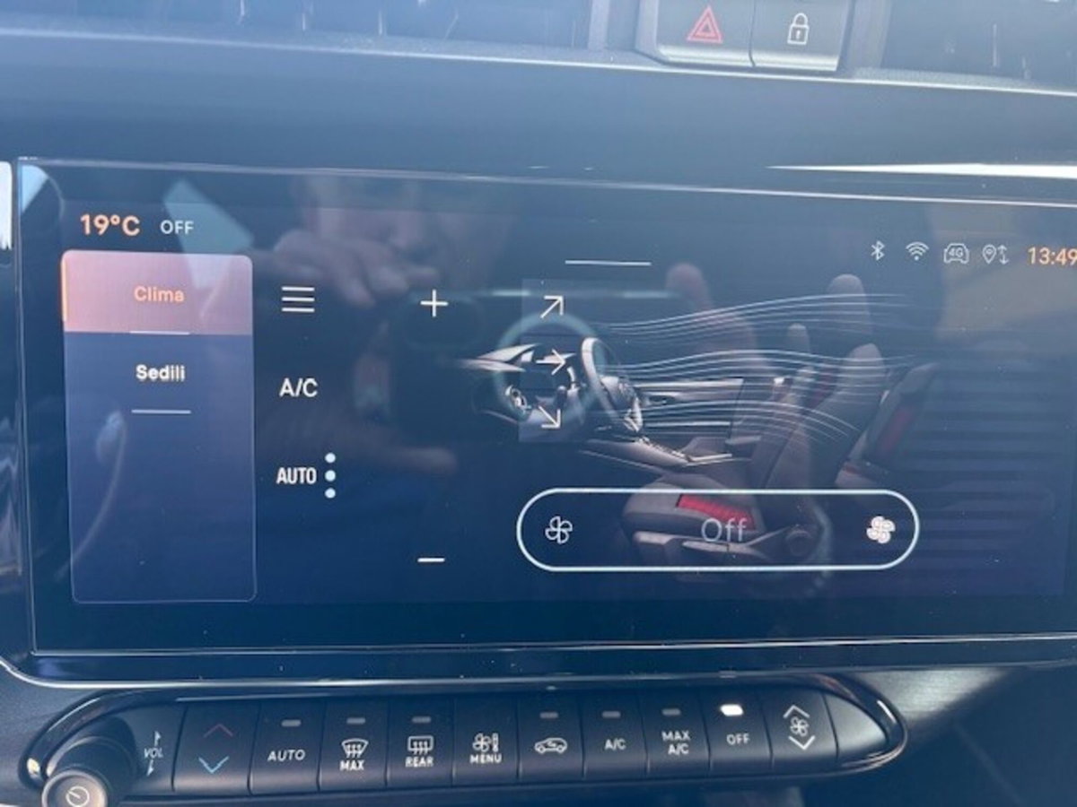 Alfa Romeo Junior 1.2 ibrida Q4 Intensa 145cv edct6 (10)