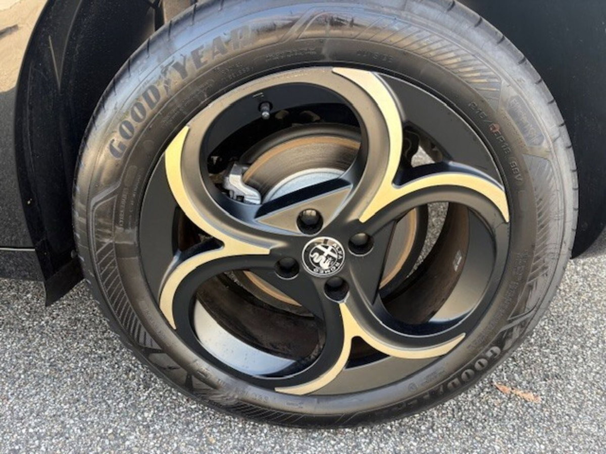 Alfa Romeo Junior 1.2 ibrida Q4 Intensa 145cv edct6 (18)