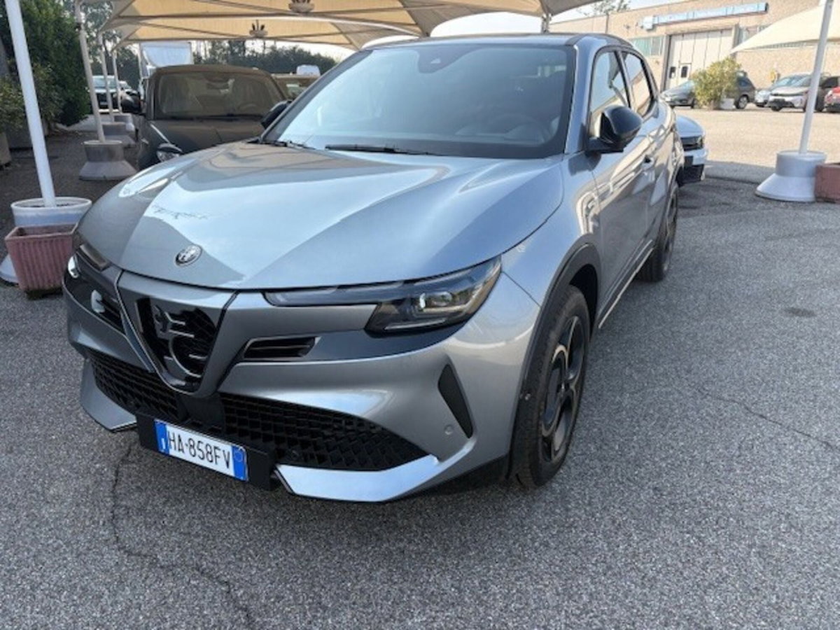 Alfa Romeo Junior 1.2 ibrida Q4 Intensa 145cv edct6 (3)