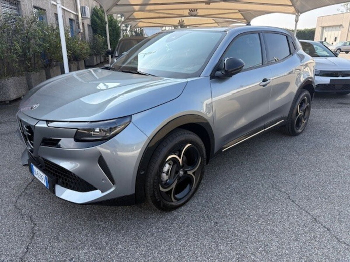 Alfa Romeo Junior 1.2 ibrida Q4 Intensa 145cv edct6 (4)