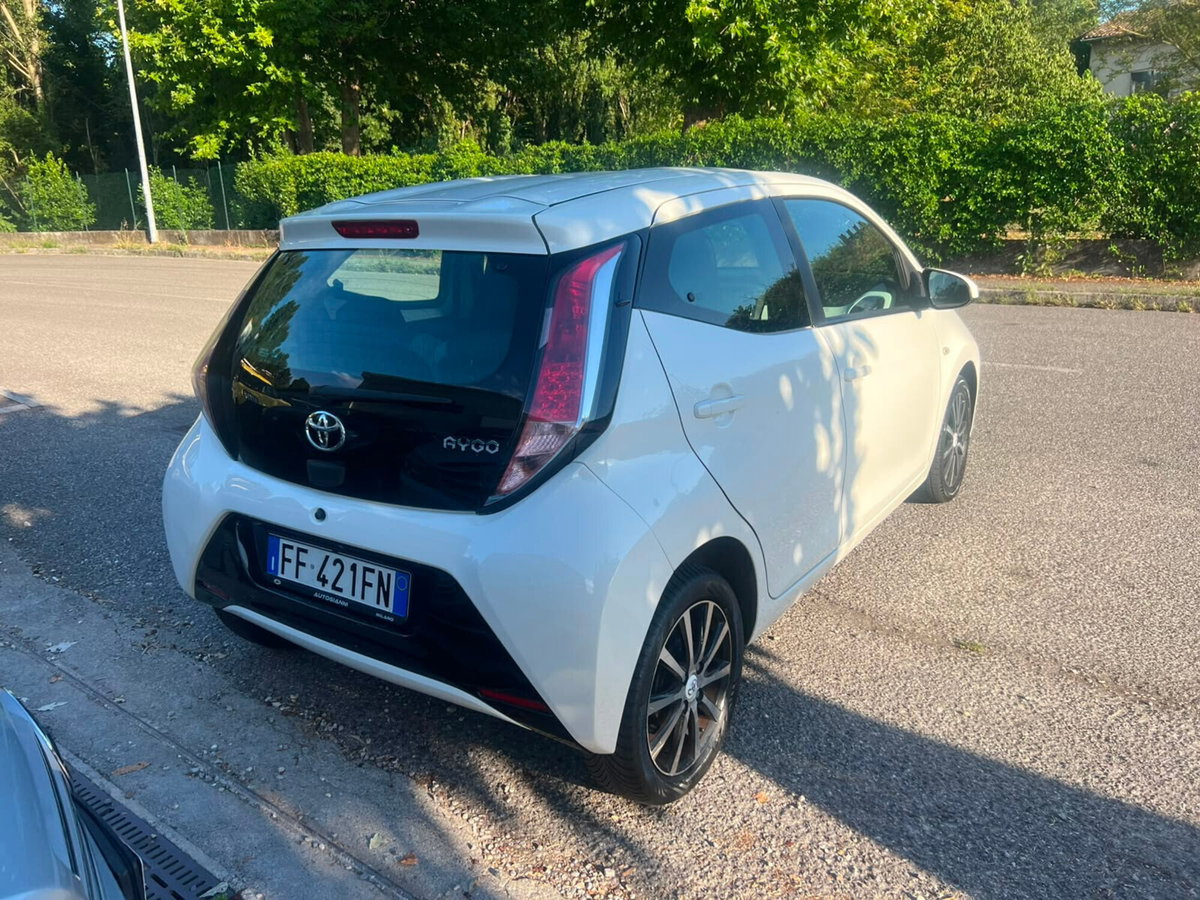 Toyota Aygo 1.0 VVT-i 69 CV 5 porte x-cool MMT (4)