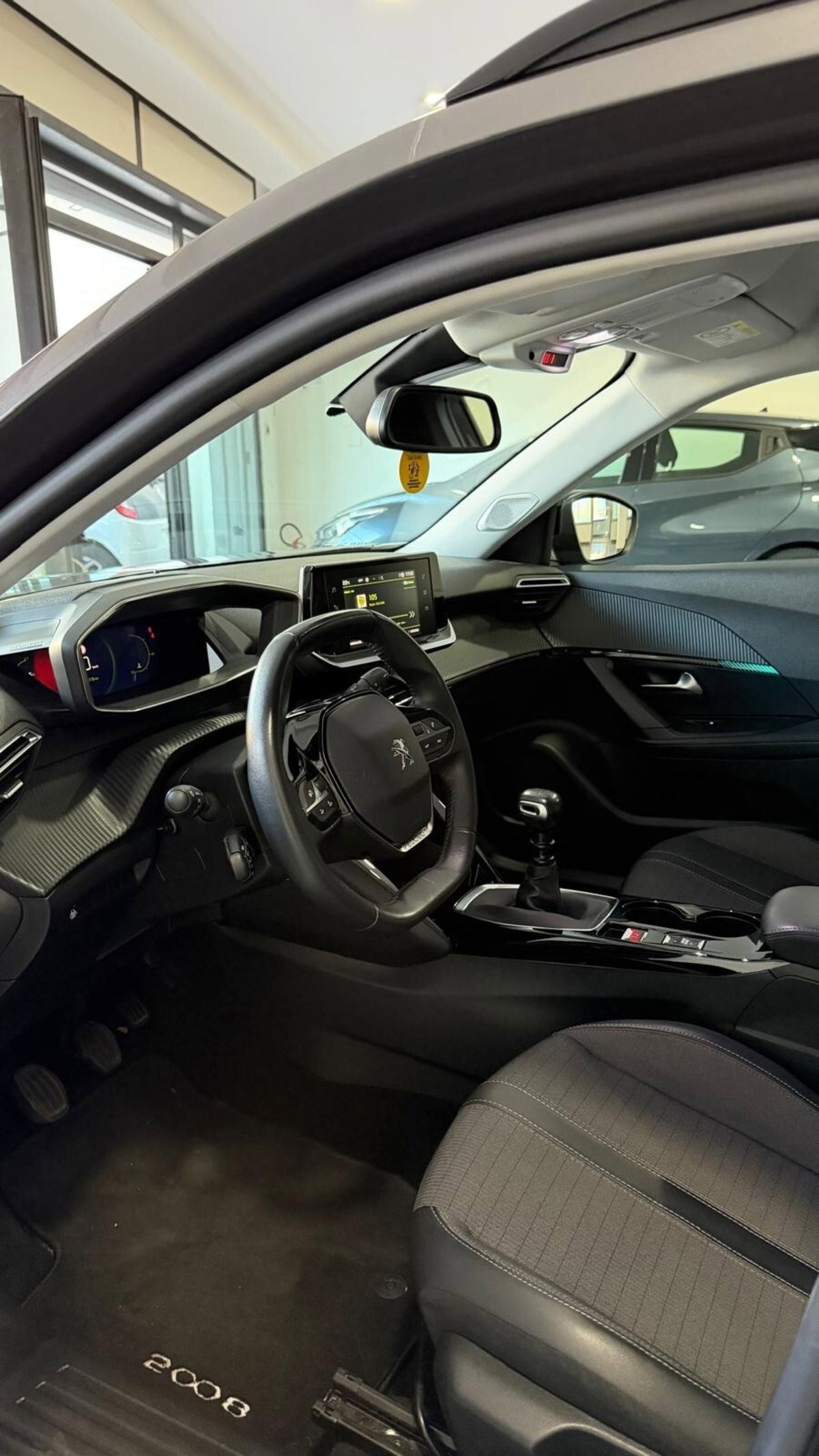 Peugeot 2008 BlueHDi 110 S&S Allure (11)