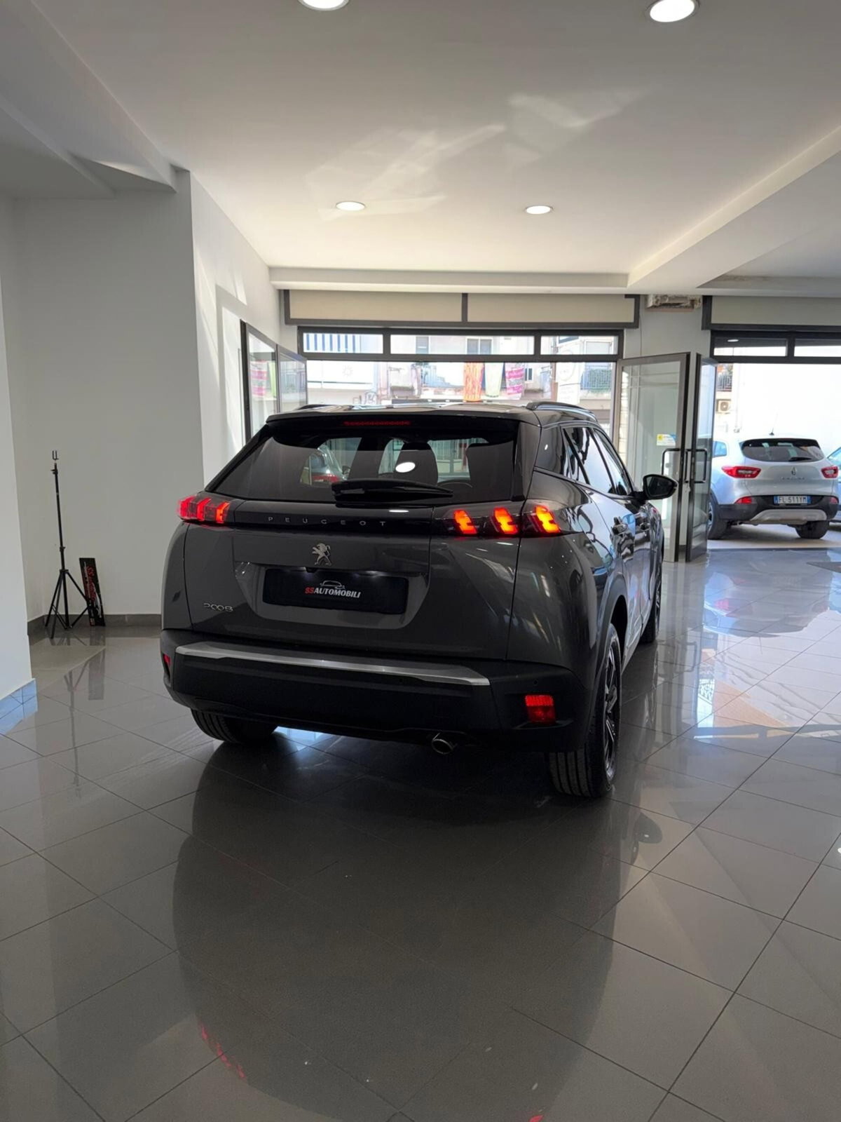 Peugeot 2008 BlueHDi 110 S&S Allure (8)