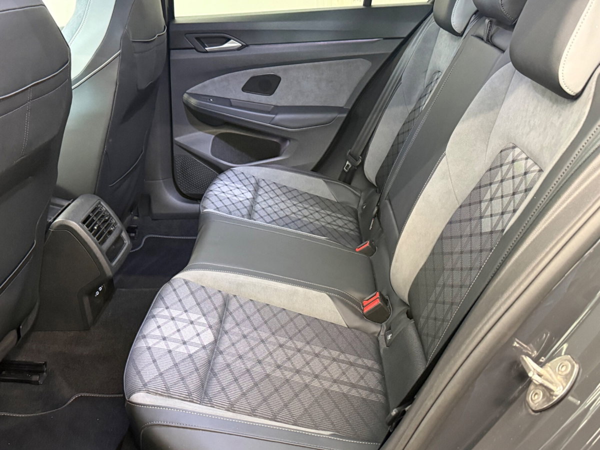 Volkswagen Golf 1.5 eTSI 150 CV EVO ACT DSG R-Line (7)