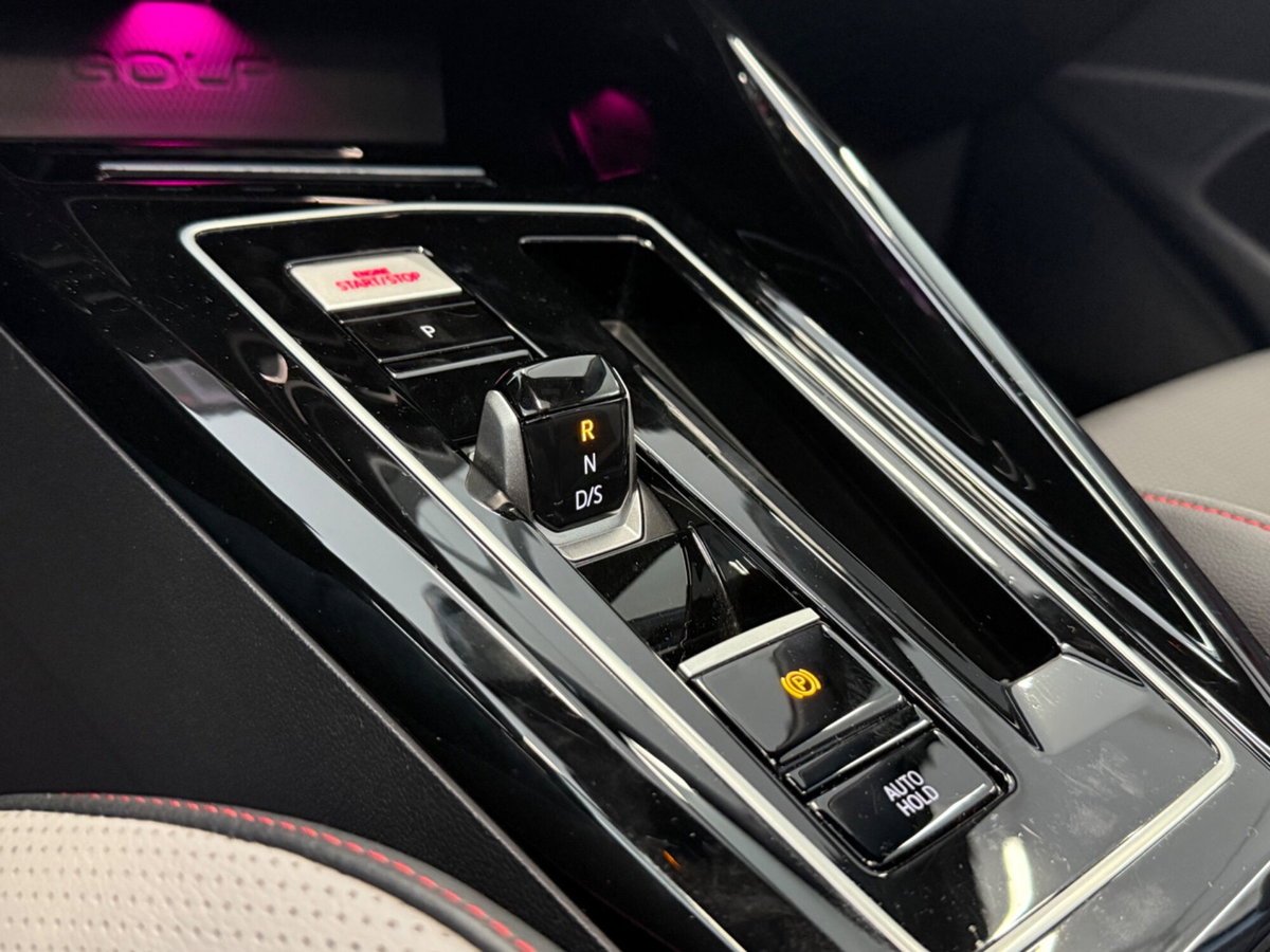 Volkswagen Golf 2.0 TSI GTI (15)