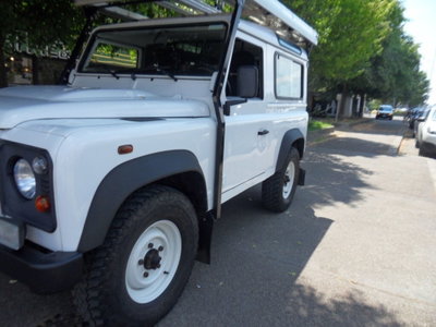 Land Rover Defender 90 2.2 TD4 Station Wagon N1 (2)