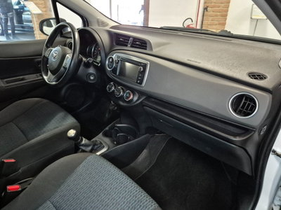 Toyota Yaris 1.0 5 porte Active (10)