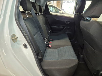 Toyota Yaris 1.0 5 porte Active (11)