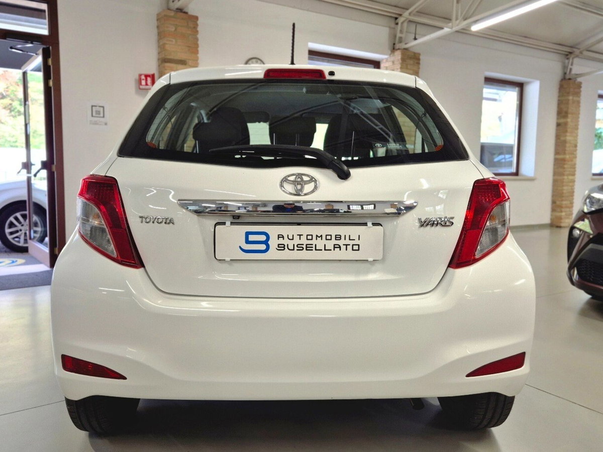Toyota Yaris 1.0 5 porte Active (15)
