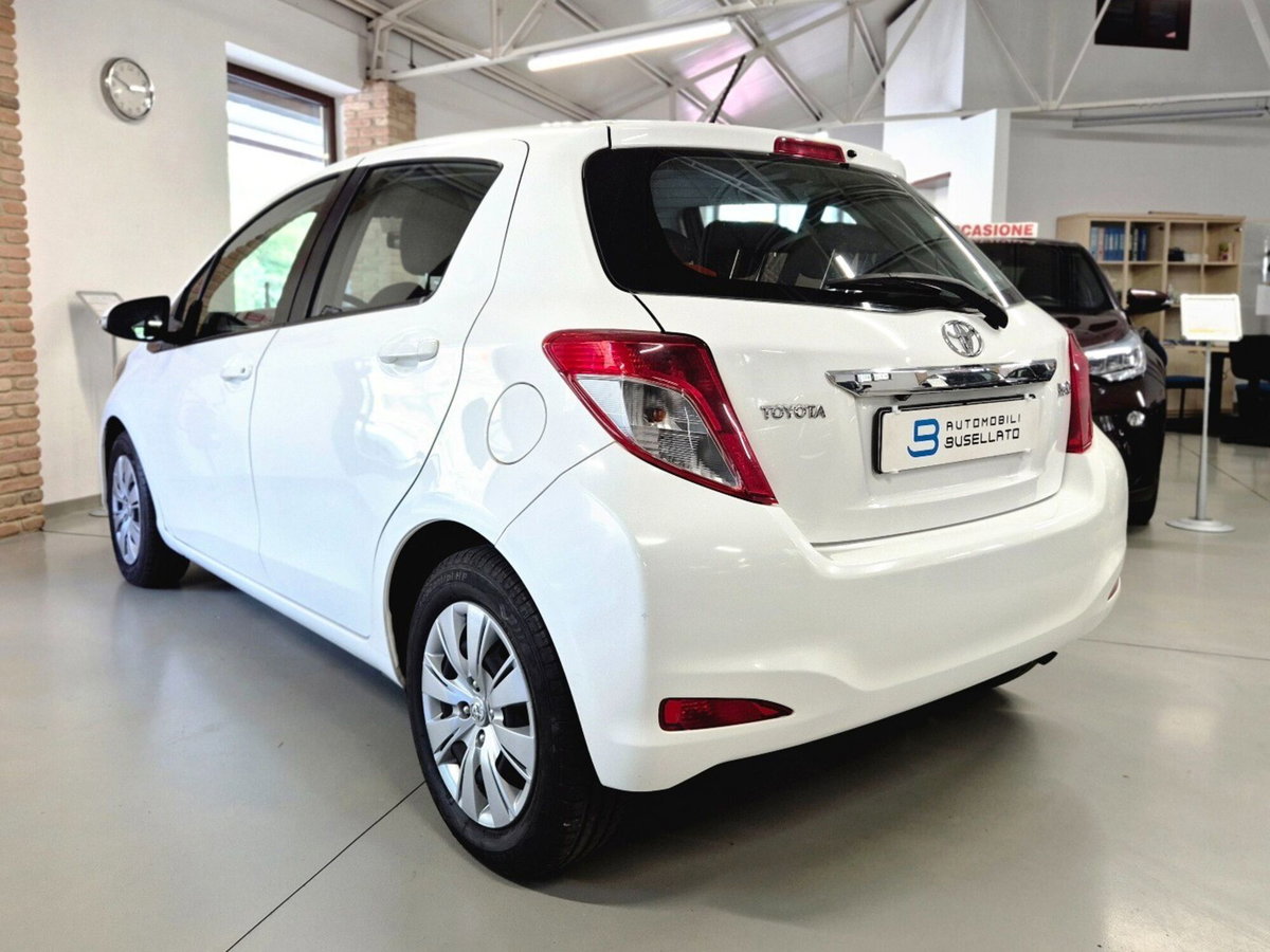 Toyota Yaris 1.0 5 porte Active (16)